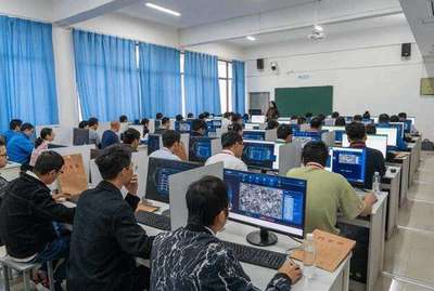 河南網(wǎng)絡(luò)技術(shù)服務(wù) 連接數(shù)字未來(lái)，賦能區(qū)域發(fā)展